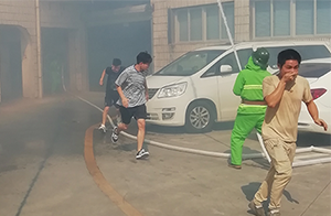 防患于未“燃” 沃特繼續(xù)走進工業(yè)園 攜手中泰物業(yè)、品奧物業(yè)開展消防應(yīng)急演練